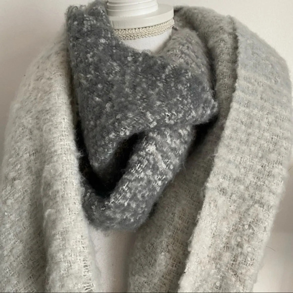 Mer Sea • Grey Ombré Cozy Large Scarf - Picture 5 of 7